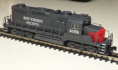 Southern Pacific GP-20 #4058, Life Like, Used Low Track Time - Image 1 of 4