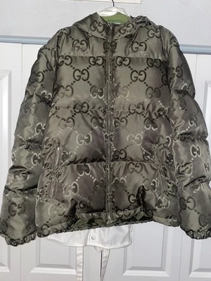 CHAQUETA ACOLCHADA DE LONA GUCCI JUMBO GG Foto 1 de 4