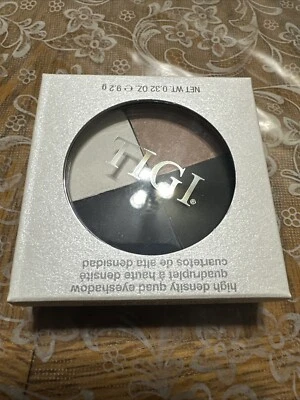 Sombra de ojos cuádruple de alta densidad TIGI Cosmetics, ahumada caliente 0,32 onzas Foto 1 de 3