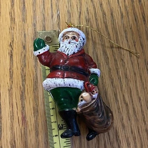 Weihnachtsmann hält Sack Spielzeug Tasche Christbaumschmuck Markenlos Fühlt sich Kunststoff - Bild 1 von 7