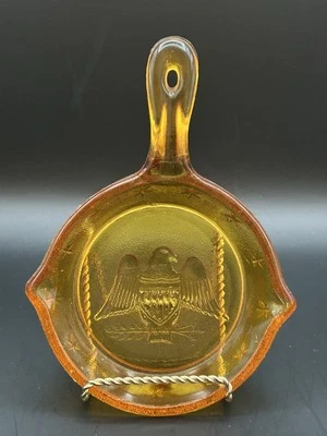 Sartén de vidrio prensada Amberina American Eagle cenicero de colección brilla con luz UV Foto 1 de 4