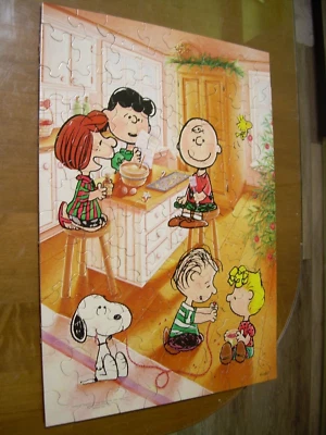 1971 Peanuts 100 SCHULZ Charlie Brown CHRISTMAS FUN Jigsaw Puzzle COMPLETE Box - Image 1 of 4