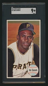 1964 Topps Giants Bob Clemente #11 Salón de la fama Piratas de Pittsburgh SGC 9 MT centrado muerto - Imagen 1 de 2