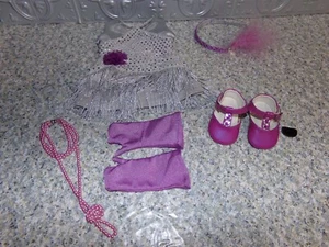 American Girl Flapper Kleid Silber mit Schuhen Handschuhe Halskette Stirnband - Bild 1 von 8