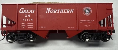 Tyco HO Scale Operating Hopper w/ Rock Load Great Northern 73174 - Image 1 of 4