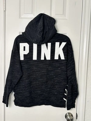 Sudadera con capucha pulóver con cordones laterales rosa Victoria's Secret pequeña negra 2017 Foto 1 de 4