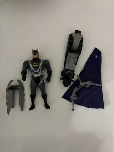 1993 BATMAN DC Comics Kenner Posable Action Figure Black Silver Accessories Cape - Picture 1 of 2