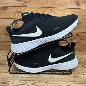 Nike Turnschuhe Herren Größe UK 7,5 Revolution 5 schwarz weiß Mesh Laufen Fitnessschuhe - Bild 1 von 13