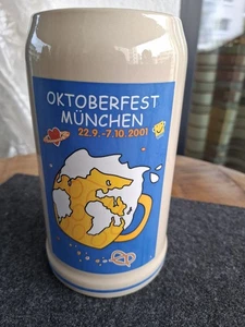 Oktoberfest München 2001 Krug Bierkrug Jahreskrug Oktoberfestkrug, Plakatmotiv - Bild 1 von 3