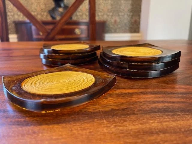 De colección Lucite Acrílico Caparazón de Tortuga 7 Posavasos Celulosa Cuerda Remolino Estante MCM Foto 1 de 2