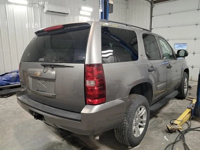 Conjunto de luz trasera derecha usado se adapta a: Chevrolet Tahoe 2008 sin opción híbrida derecha Foto 1 de 4