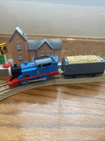 Thomas & Friends TrackMaster Talking Thomas Train Motorized Engine Tender 2009 Cover