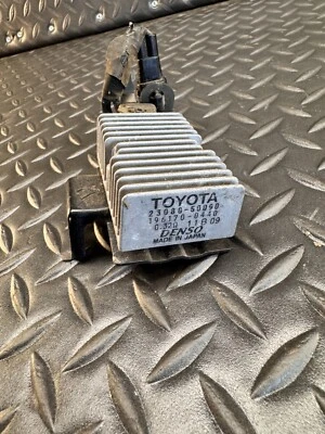 Резистор топливного насоса 2001-2003 Lexus LS430 с кронштейном 23080-50090 от оригинального производителя - Изображение 1 из 4