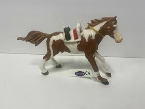 PAPO Figura scala G cavallo bianco e marrone con sella Just Plain Folk Diorama - Foto 1 di 4