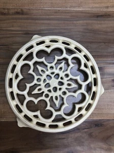 Le Creuset Yellow Enamel Cast Iron Round Trivet Made in France Kitchen - Picture 1 of 4