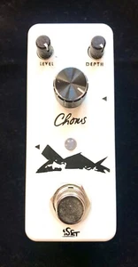 PEDAL DE EFECTOS PARA GUITARRA CORO ANALÓGICO ISET. COMPRA DOS CUALQUIERA Y OBTÉN UN 7% DE DESCUENTO AMBOS - Imagen 1 de 6