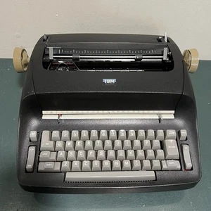 Máquina de escribir pelotas de golf IBM Selectric modelo 72 1976 vintage negra funciona - Imagen 1 de 13