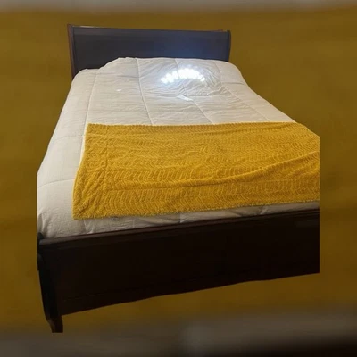 Cama Queen Trineo Diseño Signature de Ashley Alisdair en Marrón Oscuro Cálido Foto 1 de 4