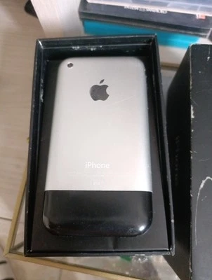 Apple iPhone 2G 1st generation 8GB Completo di scatola  IMEI Corrisponde  - Immagine 1 di 4