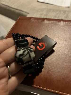 ¡NUEVO CON ETIQUETAS! Hermosa pulsera elástica con cuentas negras diamantes de imitación blancos G by Guess Foto 1 de 4