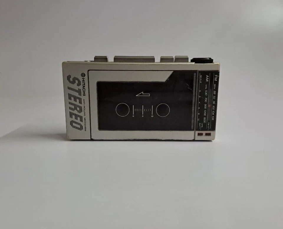 Radio casete estéreo Hitachi CP 200R FM AM de colección  Foto 1 de 4