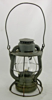 Vintage Dietz Vesta C.C.C. & St. L. Railroad Lantern w/ Special Globe - Image 1 of 4