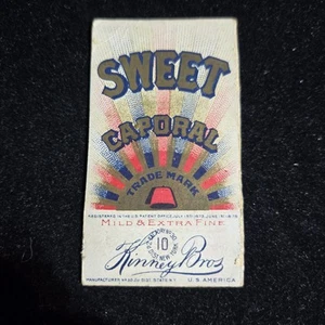Sweet Caporal Cigarettes époque T206 pack boîte coupée top tabac - Photo 1/3