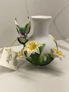 THE ABBEY LAVIE BISKUITPORZELLAN VASE MIT EINEM KOLIBRI. - Bild 1 von 12