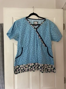 Camisa Médica Mary Engelbreit Talla Grande L Azul Floral Enfermera - Imagen 1 de 5