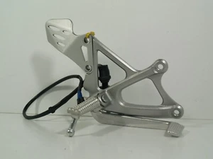 Yamaha YZF R1 09-14 Percha de reposapiés del piloto delantero + Palanca de freno R/H 14B OE genuino - Imagen 1 de 4