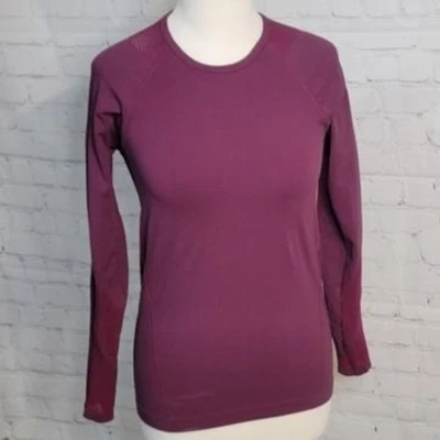 Top de entrenamiento Athleta para mujer de manga larga atlético ajustado de malla talla pequeña granate  Foto 1 de 4