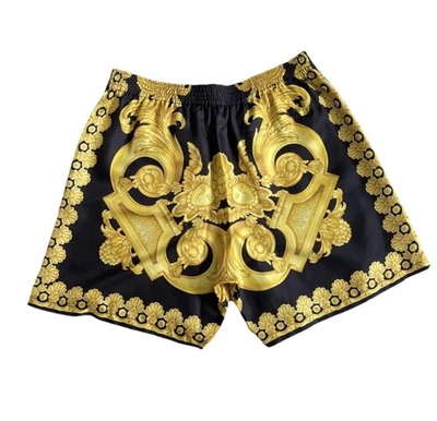 Shorts Versace Heritage estampa tecido de seda preto/dourado tamanho 48IT/M EUA - Imagem 1 de 4