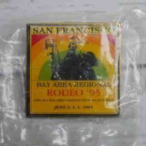 Prendedor de solapa de metal vintage del área de la bahía de San Francisco Regional Rodeo '95 - Imagen 1 de 5