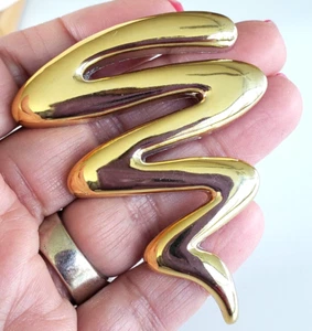 Vintage ZickZack Swirl Squiggle goldfarben Kunststoff Pin 2,75" Blitz - Bild 1 von 3
