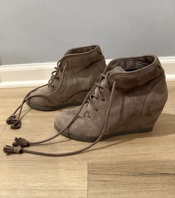 Madden Girl 6M Women’s Brown Wedge Lace-Up Suede Ankle Boots Boho Gypsy Casual - Image 1 of 4