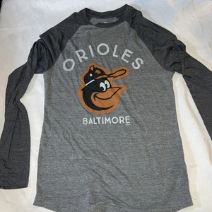 MERCANCÍA GENUINA BALTIMORE ORIOLES Mujer’s Manga Larga Pequeña 299 - Imagen 1 de 9