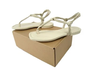 Sandalia tanga de cuero Vince Deja Moonlight, tiras beige sin cordones, zapatos de tacón plano - Imagen 1 de 9