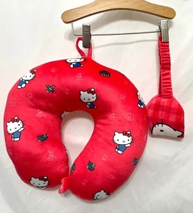 230848 Home MINISO X SANRIO HELLO KITTY klassisches rotes Nackenkissen & Augenmaske Neu ohne Etikett - Bild 1 von 3