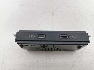 Seat Leon IV 2021 USB Socket Input Plug Connector Port 5NA035736 AMD122325 - Picture 1 of 6