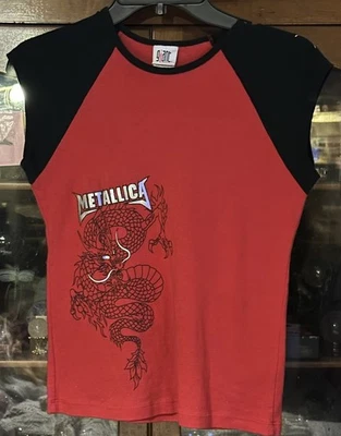 RARA Camiseta De Colección Años 90 Usada en Excelente Condición Auténtica Para Mujer Metallica Concierto Foil Dragon S/M Foto 1 de 4
