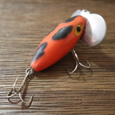Señuelo de pesca Jitterbug Topwater en variante de color naranja y negro Foto 1 de 4