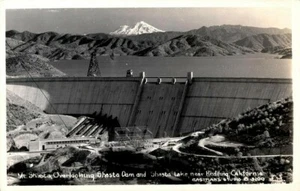 Mt. Shasta mit Blick auf Shasta-Staudamm und See, Redding, ca. J.H. Eastman Studio RPPC - Bild 1 von 2