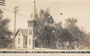 RPPC SHENANDOAH, Iglesia Presbiteriana de la Iowa, rectoría foto postal vintage 1909 - Imagen 1 de 2