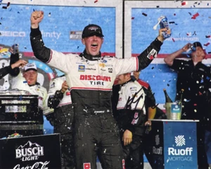HANDSIGNIERT 2022 Austin Cindric #2 Discount Tire Racing DAYTONA 500 WIN (Rookie - Bild 1 von 1