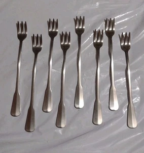 ONEIDA Colonial Artistry 8 Cocktail Forks Distinction Deluxe HH Stainless - Picture 1 of 6