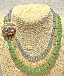 Bigiotteria vintage 1950s - COLLANA DI PERLE DI VETRO con BOUQUET DI CONCHIGLIE - Foto 1 di 5