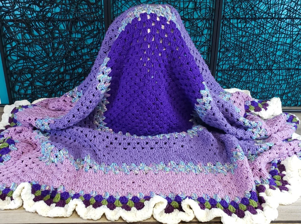 Manta afgana de ganchillo a mano con volantes púrpura días Boho Cottage Core 68" x 62" Foto 1 de 4