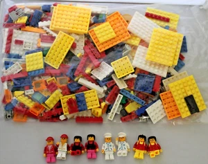 Over 430 Plastic Building Blocks - Picture 1 of 7