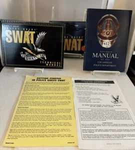 Vintage Police Quest: SWAT (MAC, 1995) - (4) CD/Handbuch + *RAR* LAPD Handbuch 🔥 - Bild 1 von 4