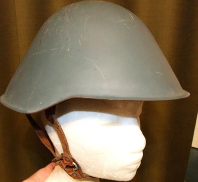 NVA Stahlhelm getragen - Bild 1 von 3